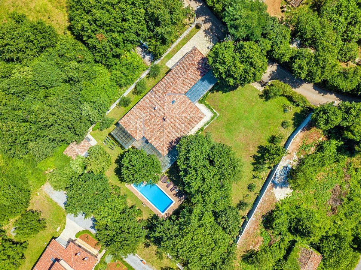 Holiday Home Sarita Šišan Eksteriør billede